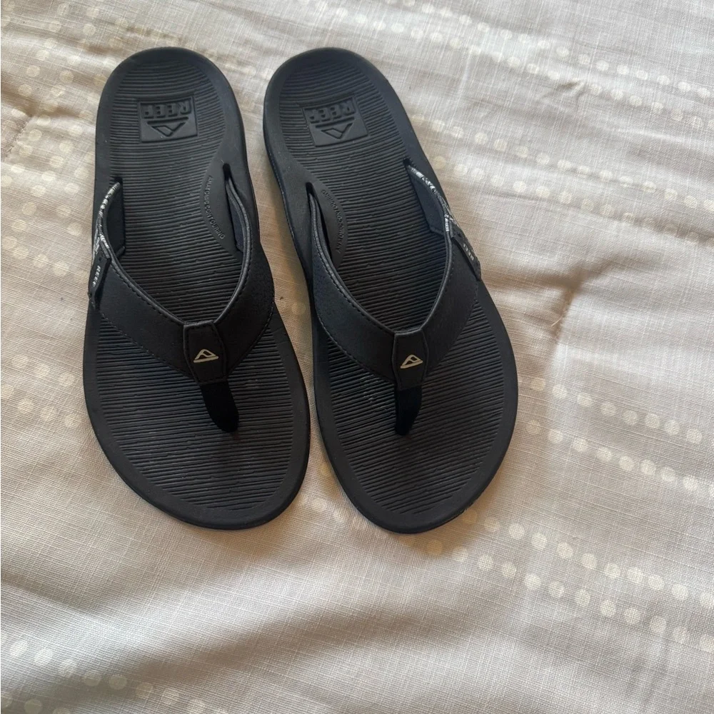 Reef Santa Ana Black Flip Flops with White Leaf Print - Picture 2 of 7